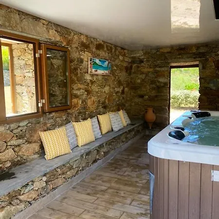 Maison Enchanteresse A Avec Jacuzzi Holiday home *