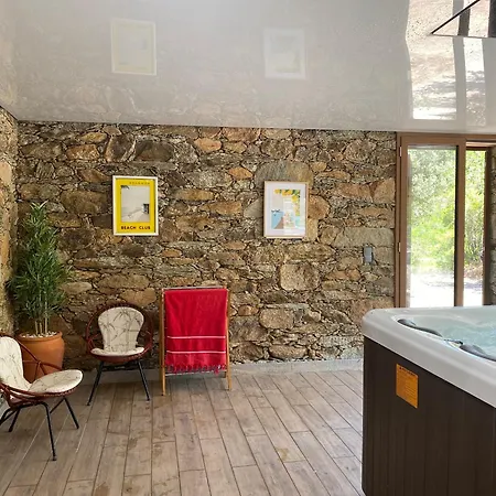 Holiday home Maison Enchanteresse A Avec Jacuzzi