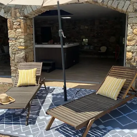 Holiday home Maison Enchanteresse A Avec Jacuzzi