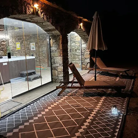 Maison Enchanteresse A Avec Jacuzzi Holiday home *