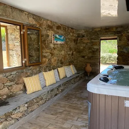 Holiday home Maison Enchanteresse A Avec Jacuzzi
