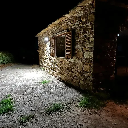 Holiday home Maison Enchanteresse A Avec Jacuzzi Santo-Pietro-di-Tenda