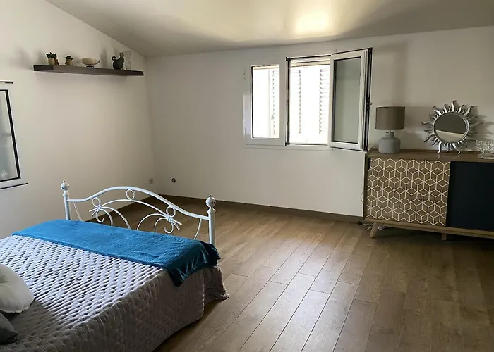 Maison Enchanteresse A Avec Jacuzzi Feriehus